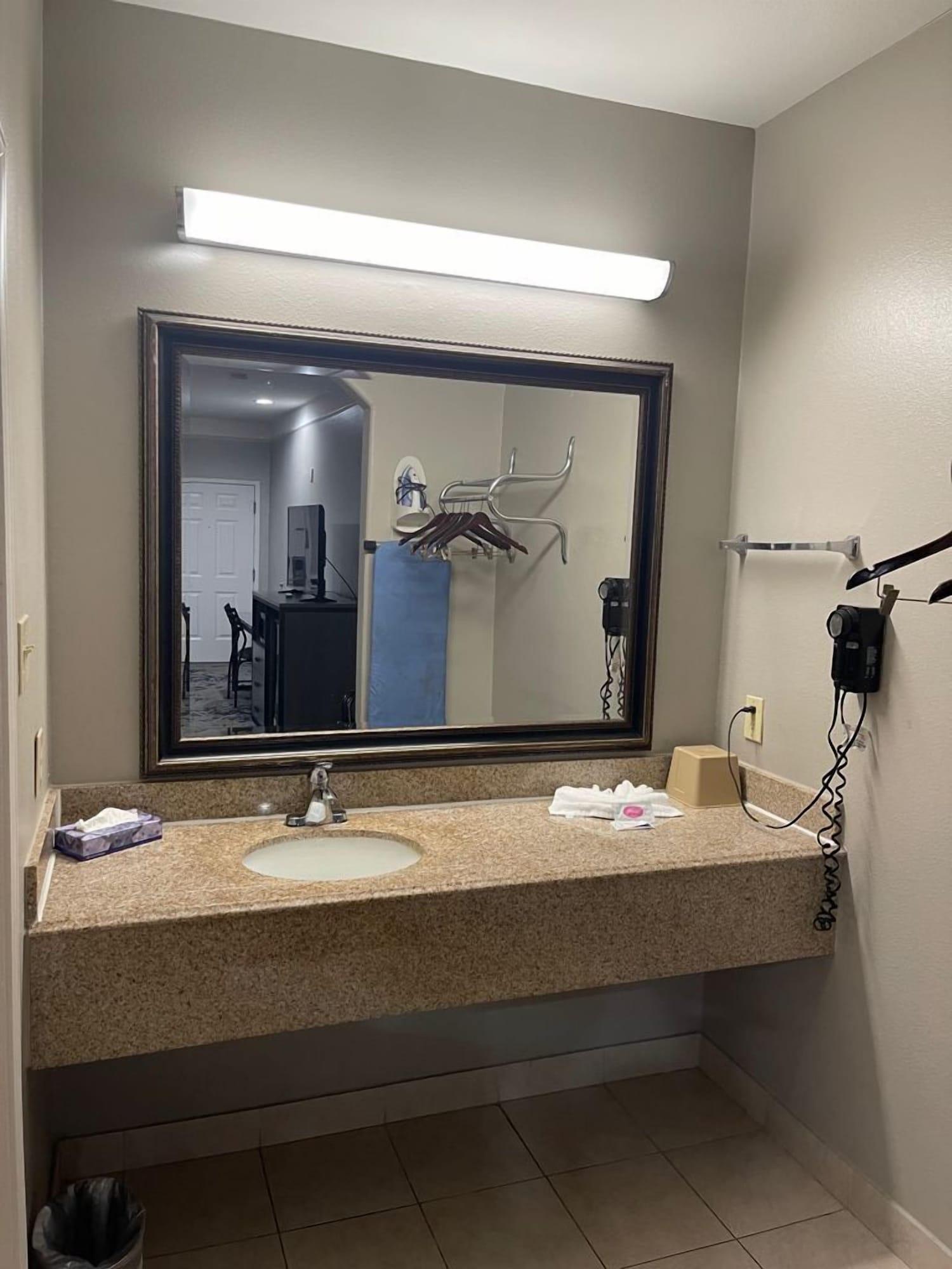 Scottish Inn And Suites Alvin Extérieur photo