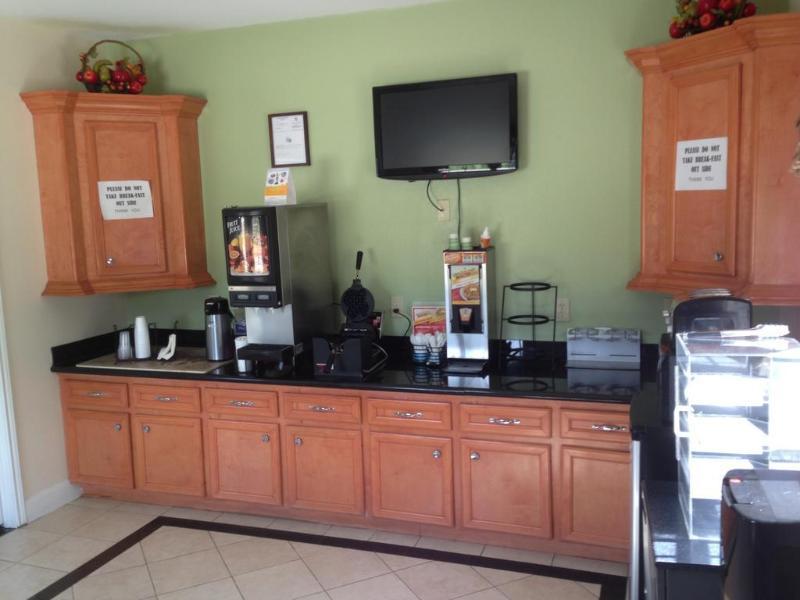 Scottish Inn And Suites Alvin Extérieur photo