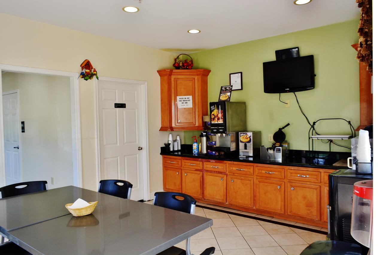 Scottish Inn And Suites Alvin Extérieur photo
