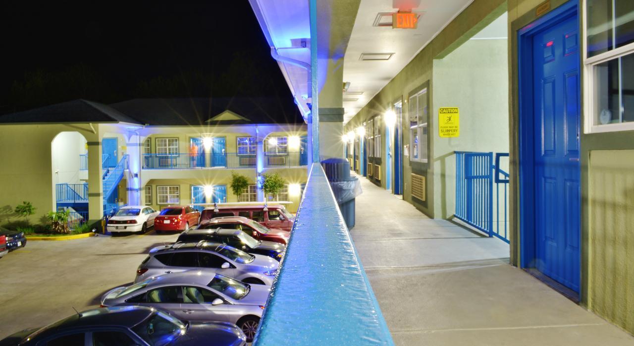 Scottish Inn And Suites Alvin Extérieur photo