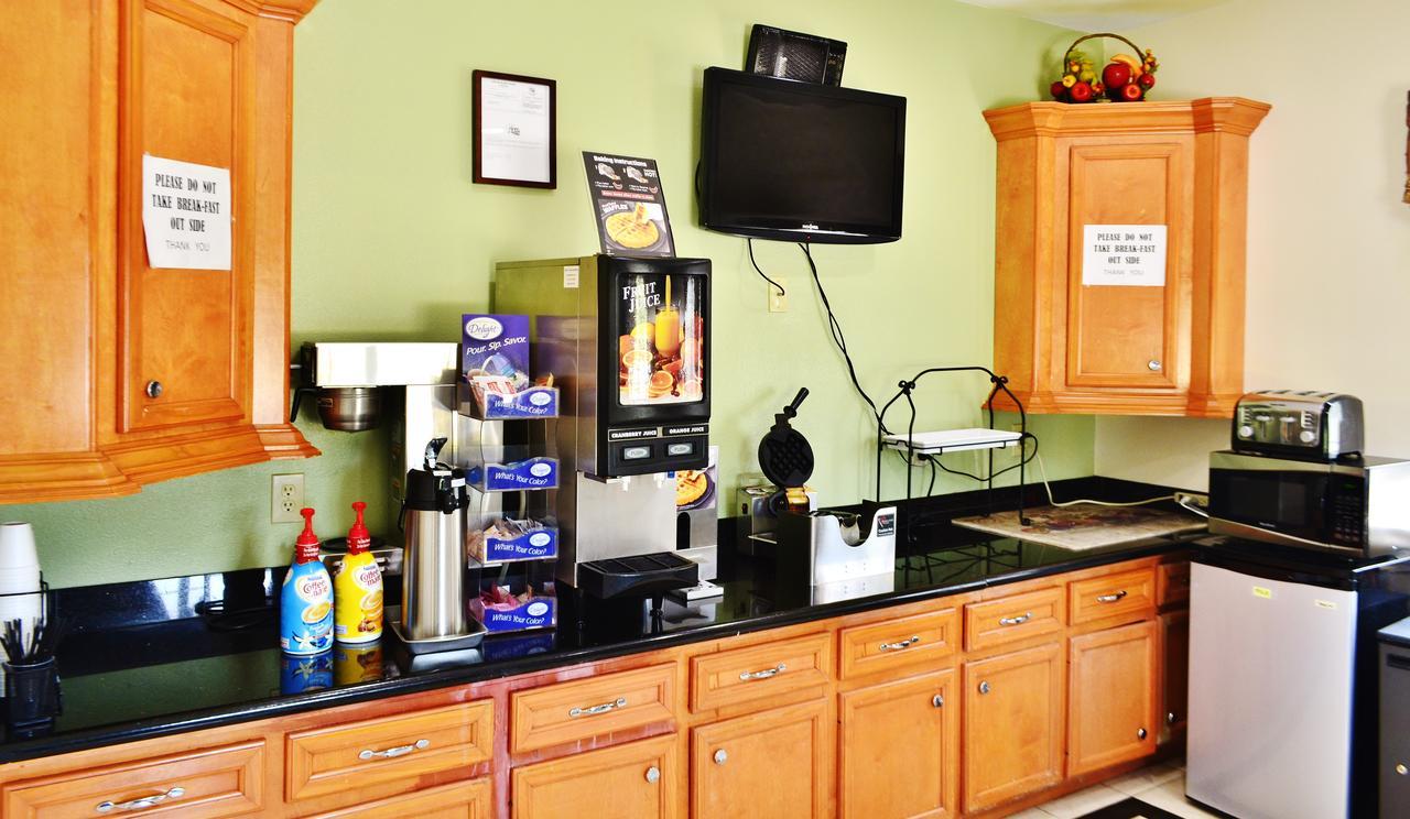 Scottish Inn And Suites Alvin Extérieur photo