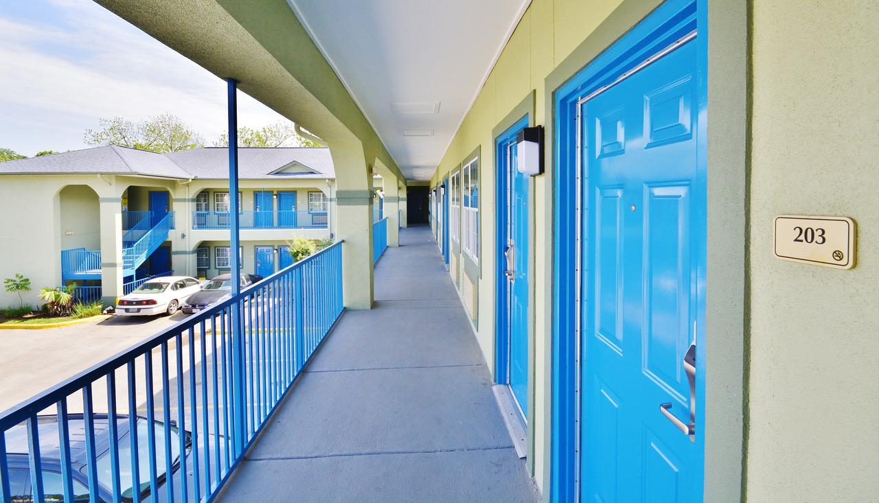 Scottish Inn And Suites Alvin Extérieur photo