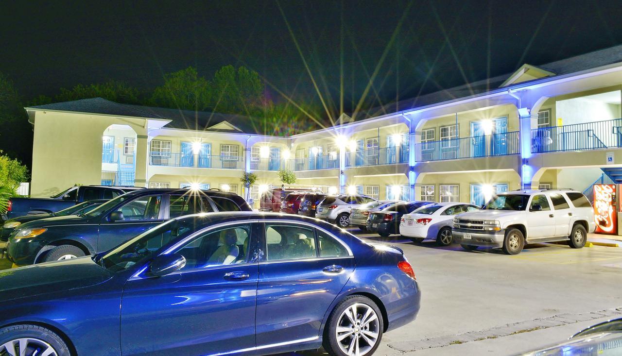 Scottish Inn And Suites Alvin Extérieur photo