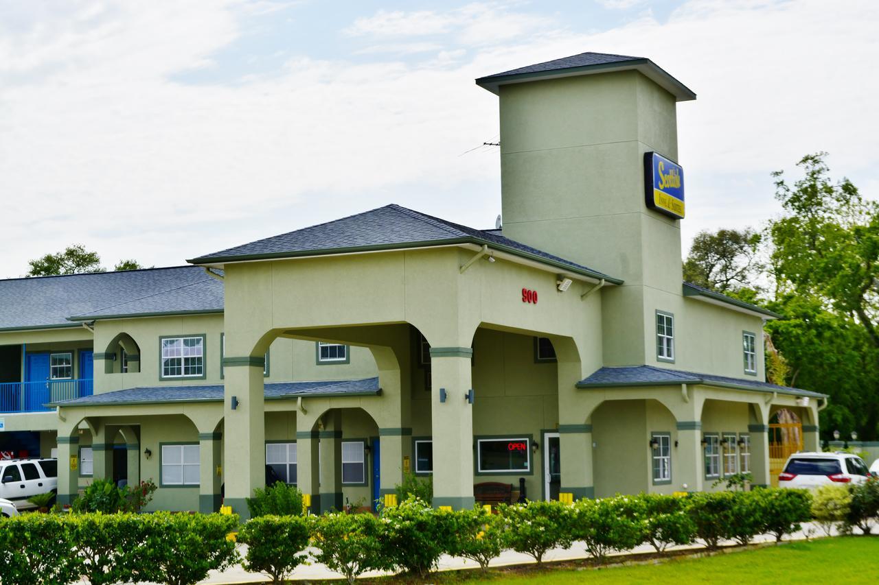 Scottish Inn And Suites Alvin Extérieur photo