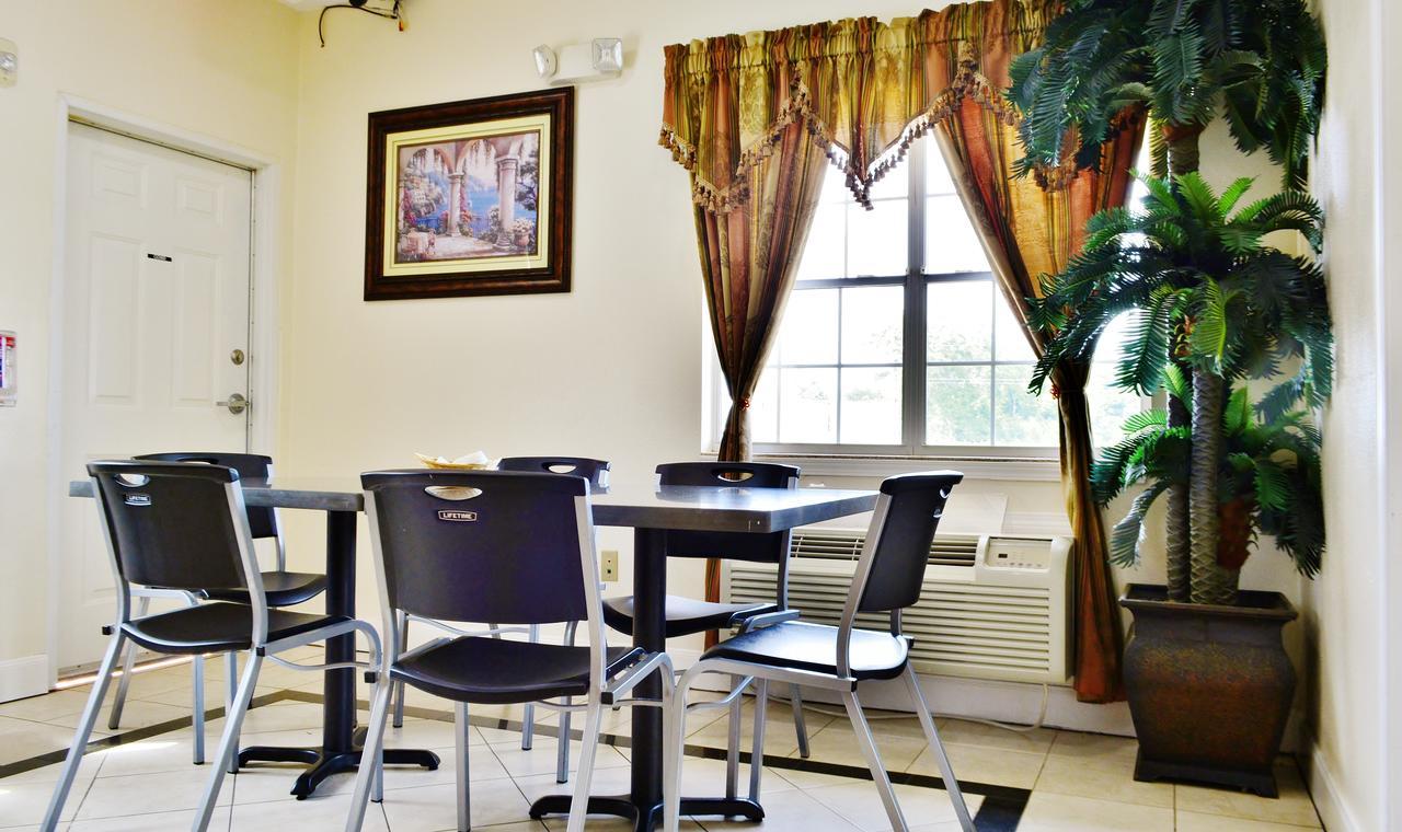 Scottish Inn And Suites Alvin Extérieur photo