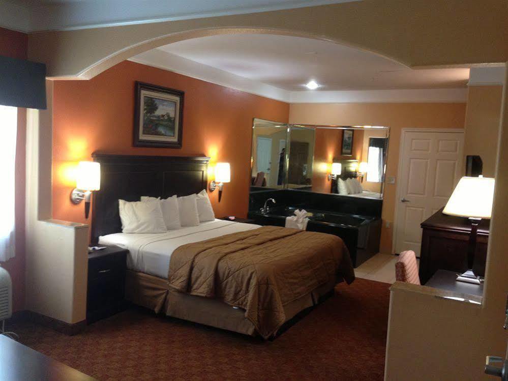 Scottish Inn And Suites Alvin Extérieur photo